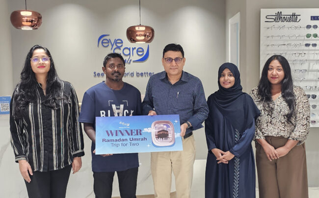 mohamed-saufan-eyecare-ramadan-umrah-trip-winner-2026.jpg Mohamed Saufan receiving Ramadan Umrah Trip for Two prize at EyeCare Optical outlet