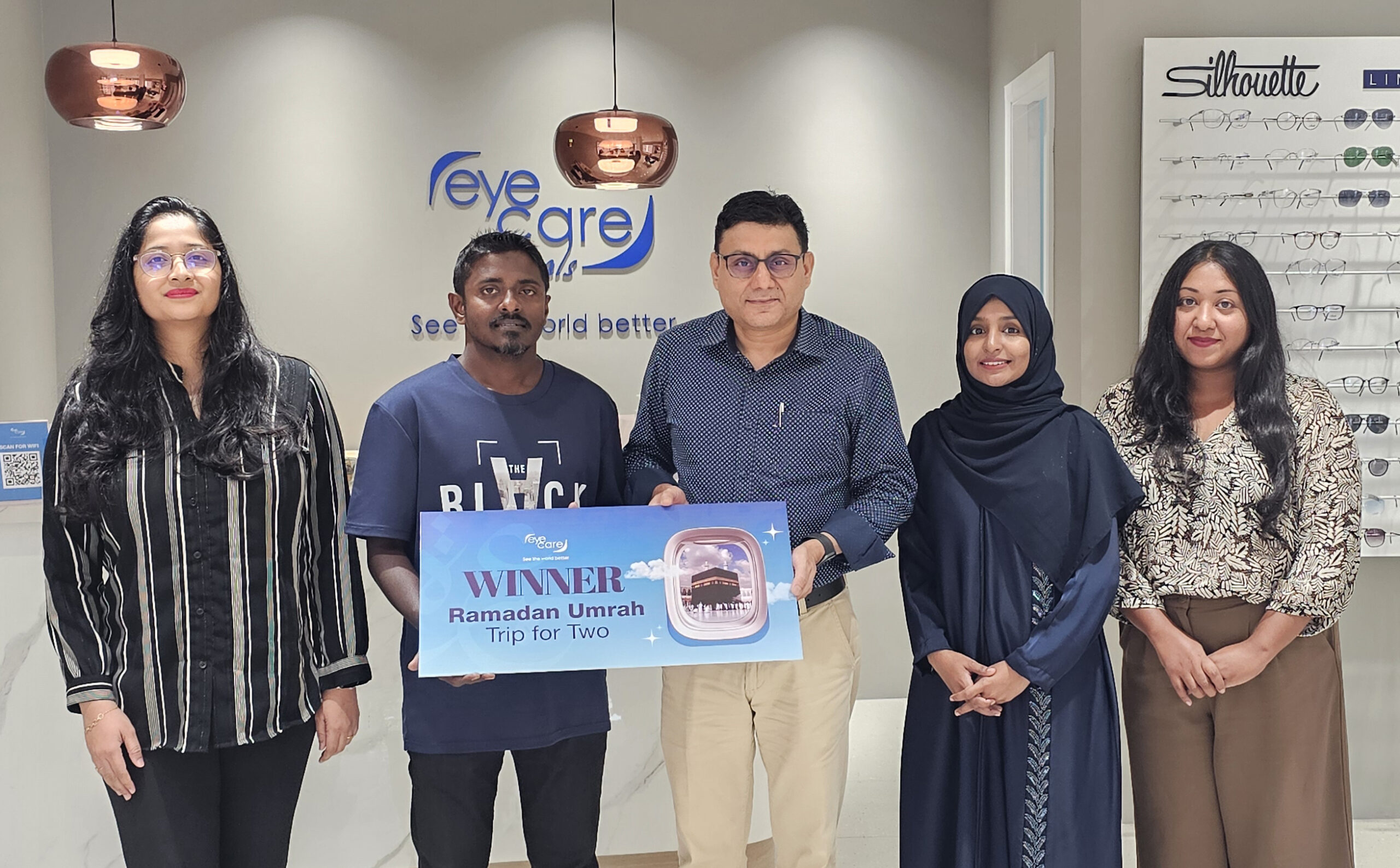 Mohamed Saufan receiving Ramadan Umrah Trip for Two prize at EyeCare Optical outlet