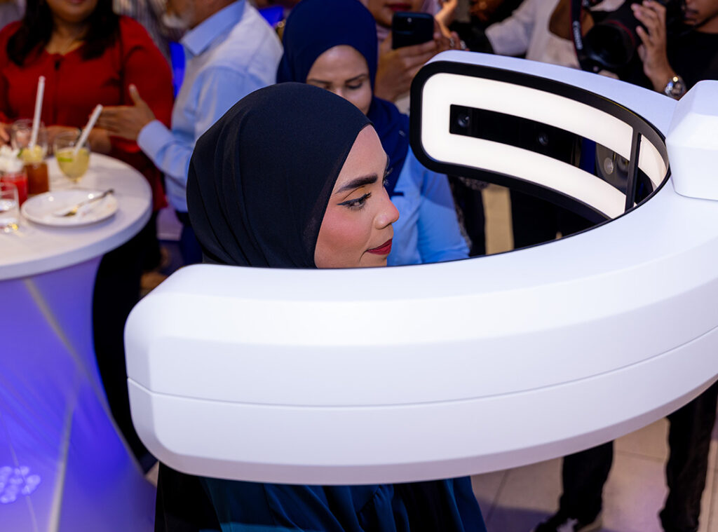 Customer experiencing ZEISS VisuFit technology at EyeCare for precise 3D eyewear measurements and personalised vision care in the Maldives.